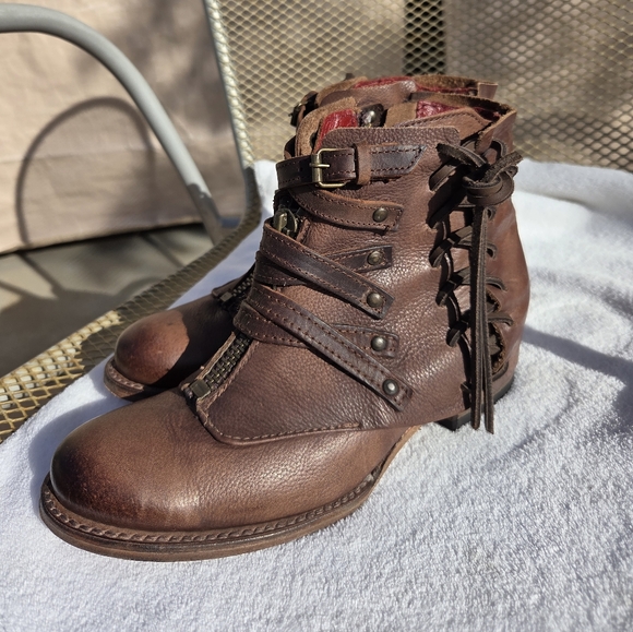 freebird Shoes - FreeBird Women's Brown Leather Ankle Boots-size 7 (Worn Once) Narrow Front